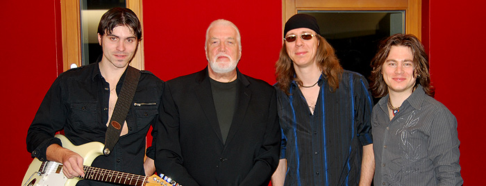 Jon Lord mit Mark, Andree und Maik von Demon's Eye